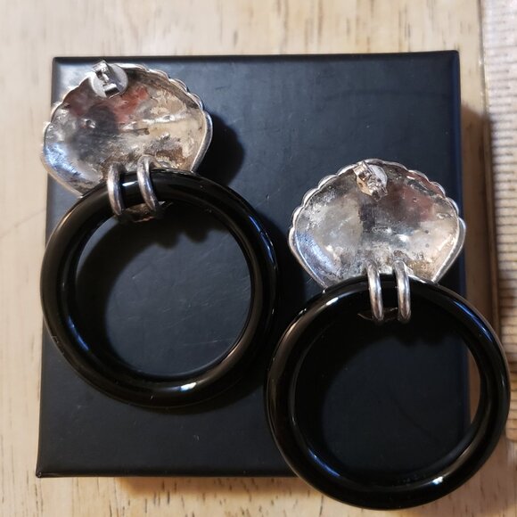 Vintage Modern Deco Silver Sea Shell Post Earrings with Black Round Design - Picture 4 of 5